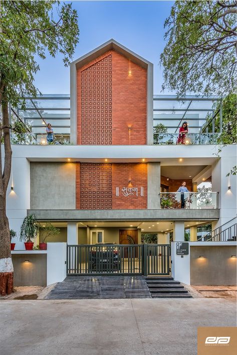 Indian House Exterior Design, Facade Architecture Design, The Architects Diary, Bungalow Exterior, New Architecture, House Arch Design, Modern Exterior House Designs, Architect Design House, Bungalow Design