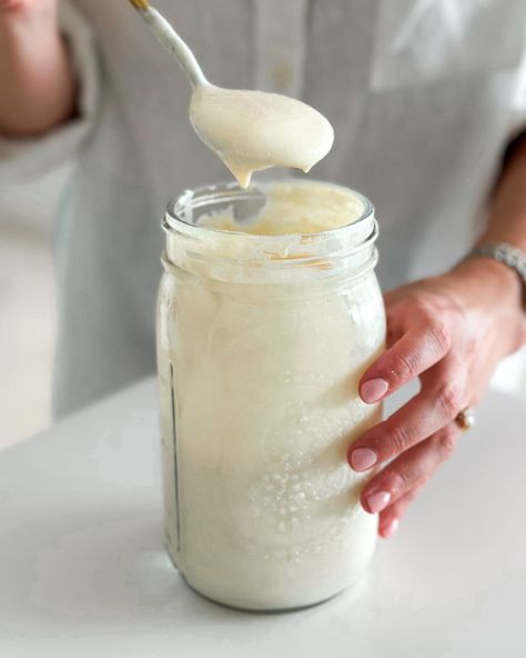 How to make an easy and healthy live probiotic soy yogurt recipe with just 3 ingredients: silken tofu, maple syrup and probiotic tablets. Tofu Yogurt, Easy Vegan Meal Plan, Cinnamon Granola Recipe, Coconut Yogurt Recipe, Vegan Pesto Sauce, Tofu Recipes Healthy, Papaya Recipes, Soy Yogurt, Vegan Meal Plan