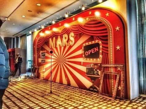 Creative Booths, Photo Studio Design, Event Entrance, Carnival Decorations, Selfie Wall, Vintage Photo Booths, Church Stage Design, Event Stage, Photos Booth