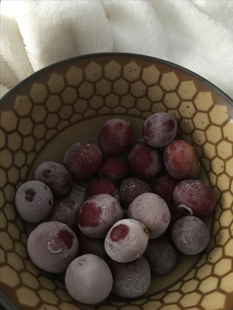 My new favorite snack!! Frozen organic grapes. Health Moodboard, Chef Kiss, 2024 Moodboard, Frozen Grapes, Food Motivation, Frozen Fruits, Cute Snacks, Healthy Food Motivation, Girl Dinner