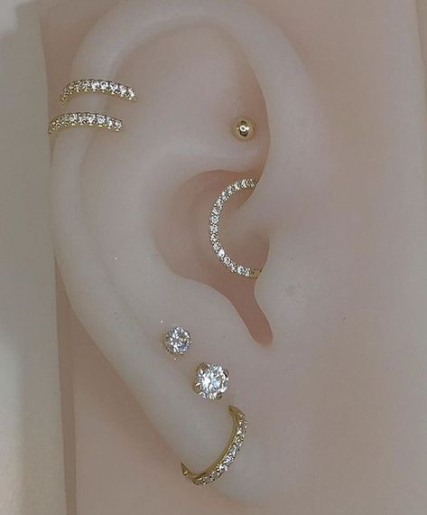 Ušný Piercing, Minimalist Ear Piercings, Different Ear Piercings, Unique Ear Piercings, Ear Peircings, Ear Piercings Chart, Piercing Chart, Types Of Ear Piercings, Cool Ear Piercings