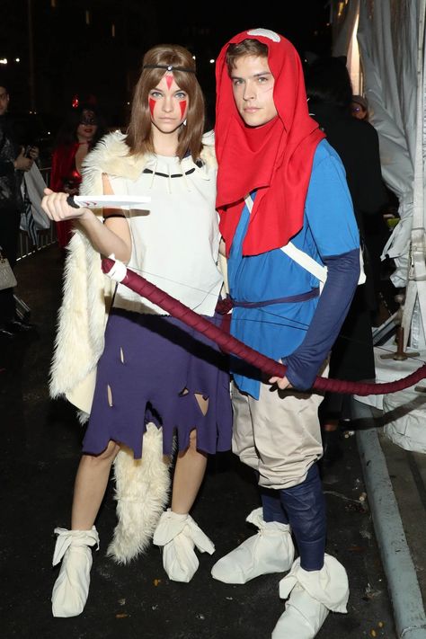 Unique Couples Costumes, Princess Mononoke Cosplay, Cute Couples Costumes, Funny Couple Costumes, Unique Couple Halloween Costumes, Cosplay Couple, Halloween Parejas, Couples Cosplay, Couple Cosplay