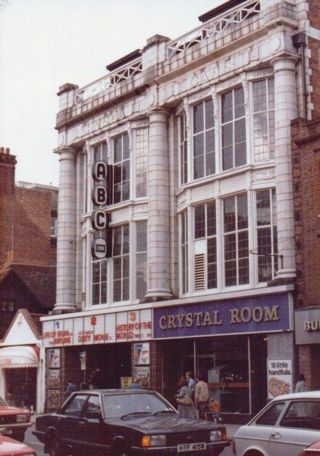 ABC Reading in Reading, GB - Cinema Treasures 1980s Britain, Abc Reading, Reading Pennsylvania, Reading Berkshire, Cafe Area, Ford Cortina, Shakespeare In Love, Crystal Room, Reading Pa