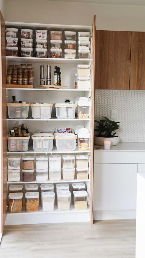 Tidy House, Organized Pantry, Pantry Organisation, Desain Pantry, House Organisation, Small Kitchen Storage, Kitchen Organization Pantry, Kitchen Organisation, Kitchen Pantry Design