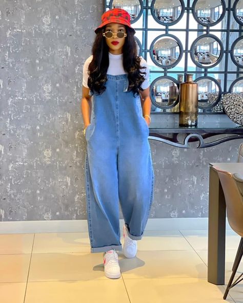 Hot Weather Outfits, Weather Outfits, Denim Dungarees, Lifestyle Trends, Denim Style, Wide Leg Denim, Hot Weather, Dungarees, Denim Fashion