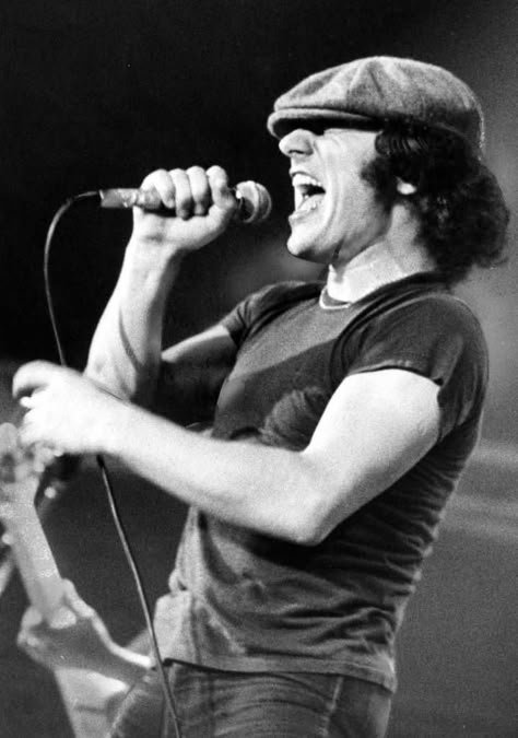 On this date April 19th 1980, singer Brian Johnson joined AC/DC. He replaced original vocalist Bon Scott, who had died in February of 1980. Brian Johnson Acdc, Acdc Tattoo, Acdc Angus Young, Ac Dc Rock, Acdc Angus, Bon Scott, Brian Johnson, Bruce Dickinson, Angus Young