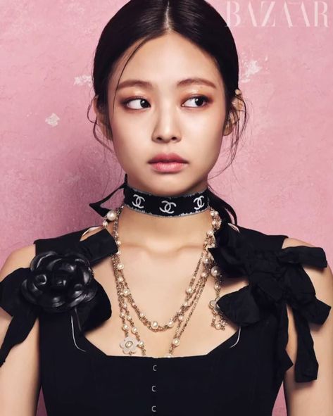 Jennie for Harper's BAZAAR Korea January 2018 Issue - Imgur Chanel Photoshoot, Jennie Chanel, Harpers Bazaar Magazine, Chanel Beauty, Aerial Yoga, Jennie Kim Blackpink, Harper’s Bazaar, Jairzinho, Jennie Lisa