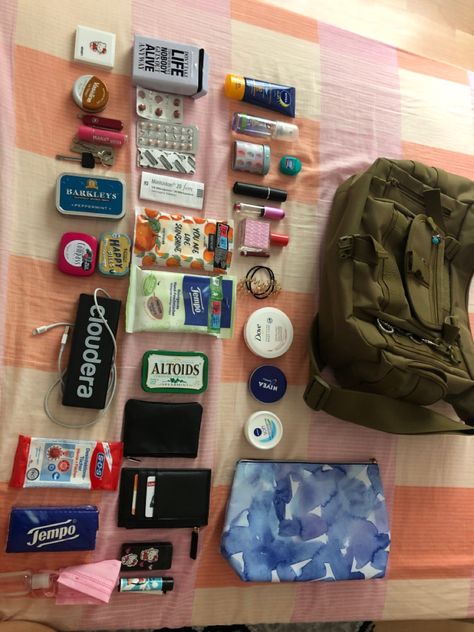 Messenger bag, what’s in my bag. What I Carry In My Bag, What’s Inside My Bag, What I Keep In My Bag, What's In My Messenger Bag, What I Have In My Bag, What To Put In My Bag, Inside My Bag Aesthetic, Whats In My Purse Essentials, What’s In My Purse