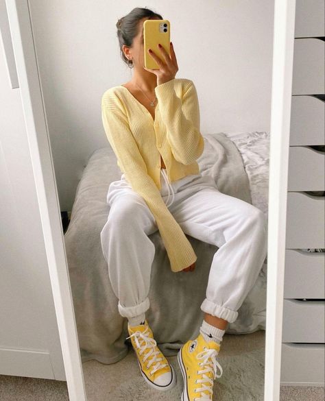 Colored Converse Outfit High Tops, Colored Converse Outfit, Yellow Vans Outfit, Yellow Converse Outfit, Yellow Shoes Outfit, Colored Converse, Yellow Converse, Converse Outfit, Yellow Clothes