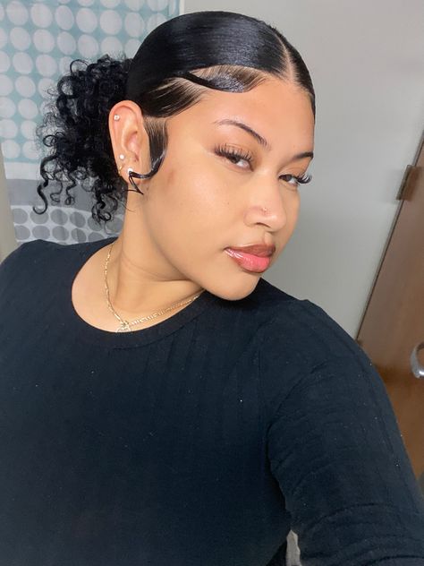 Middle Part Slick Ponytail Weave, Middle Part Bun With Edges, Slick Back Ponytail Hairstyles, Slick Ponytail, Slicked Back Ponytail, Curly Bun Hairstyles, Highlights Curly Hair, Natural Hair Bun Styles, Slick Back