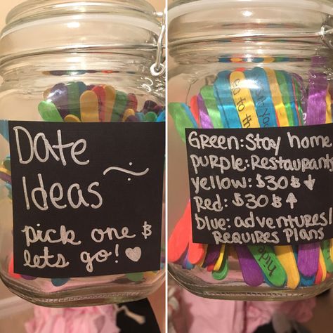 125 colored popsicle sticks-$5. Mason jar-$4. 100 date ideas! Romantic Boyfriend Birthday Ideas, 100 Date Ideas, Diy Valentine Gifts For Boyfriend, Selamat Hari Valentine, Romantic Gifts For Boyfriend, Date Night Jar, Valentines Date Ideas, Valentines Bricolage, Reasons I Love You