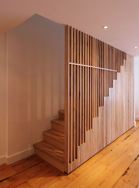 Bedford-Stuyvesant Duplex | Adam Alter | Archinect تحت الدرج, Modern Railing, Timber Stair, Contemporary Stairs, Timber Slats, Stairway Design, Stairs Design Modern, Stair Case, Home Stairs Design