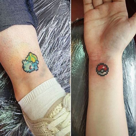 Pixel Pokemon Tattoo, Pokeball Tattoo Design, Bulbasaur Tattoo, Pokeball Tattoo, Geek Tattoos, Pixel Tattoo, Gamer Tattoos, Nerd Tattoo, Couple Tattoos Unique