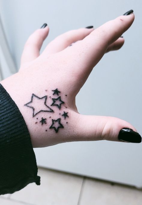 Grunge Core Tattoos, Cool Tattoos Stick And Poke, Grunge Hand Drawing, Y2k Things To Draw On Your Hand, Stick N Pokes On Hand, Y2k Stick And Poke Tattoo, Soft Grunge Tattoo Ideas, Hand Tattoo Grunge, Skull Stick N Poke