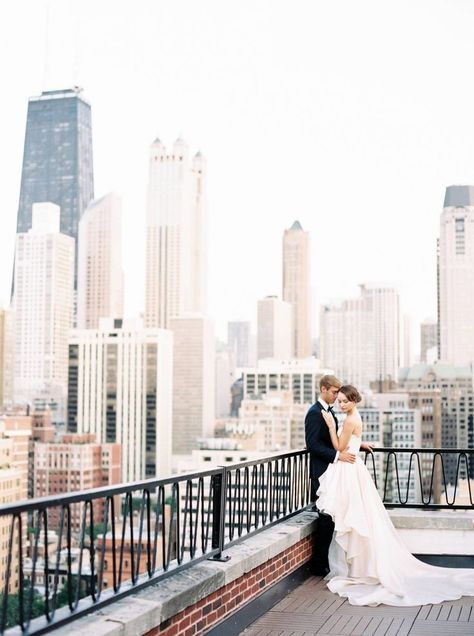 Intimate & modern Chicago Rooftop Wedding Inspiration | Chicago Wedding Inspiration New York City Rooftop Wedding, Chicago Wedding Photos Locations, Elope Chicago, City Bridals, Elopement Pics, Chicago Rooftop, Fresh Hairstyles, City Theme, Effortless Waves