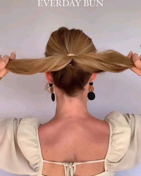 Stylish Hair Styles For Long Hair, Long Hair Styles Women, Simple Updos For Long Hair, Simple Bun Hairstyles, Buns For Long Hair, Hair Bun Styles, Sandy Hair, Easy Bun Hairstyles For Long Hair, Renn Faire