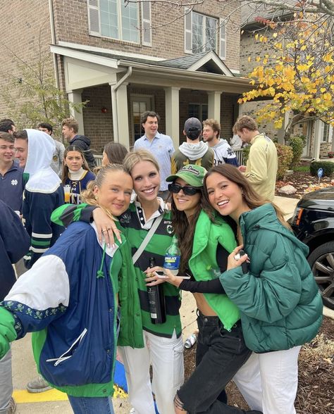 St Patties Day Outfit College Parties, Notre Dame Football Outfit, Notre Dame Outfit, Tulane University Aesthetic, Tulane Aesthetic, Notre Dame Game Day Outfit, College Mindset, Notre Dame Game Day, Football Game Outfit Fall