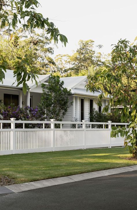 Blog - Fold banner - What are the Benefits of Living on Acreage Exploring the Sunshine Coast Lifestyle - 715 x 1100 (1) Acreage Living, Farm Entrance, Country Fences, House Fence Design, Beach House Exterior, Farm Fence, Outside Living, Tropical Houses, Australian Homes