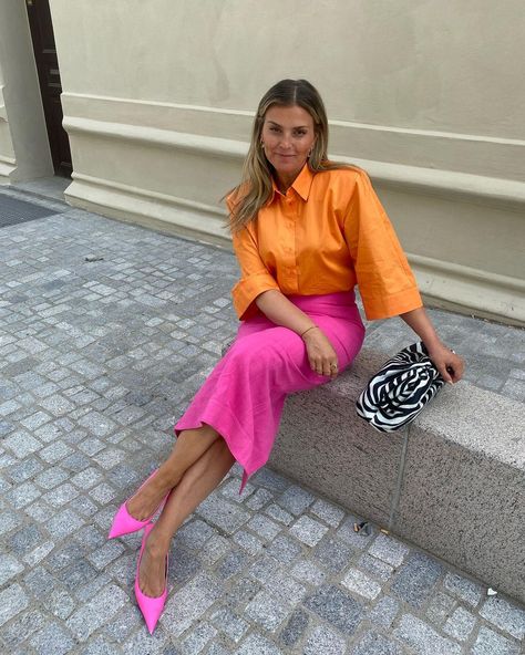 Orange Skirt Outfit, Look Rose, Color Combos Outfit, Color Blocking Outfits, Orange Outfit, Orange Shirt, Looks Chic, Pink Skirt, Mode Vintage