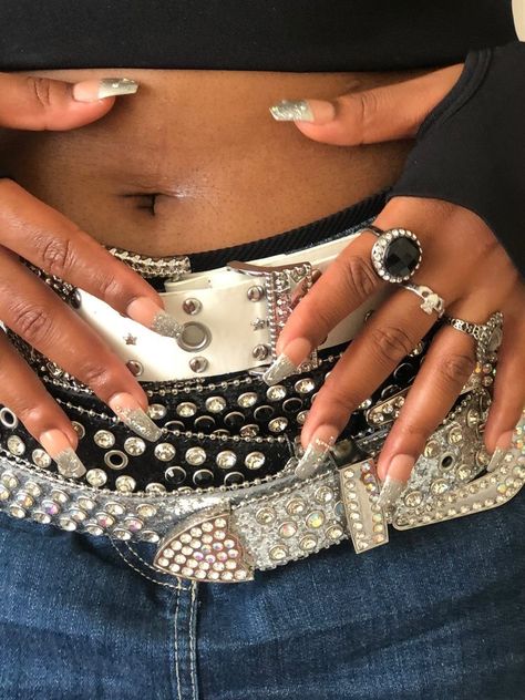 Denim And Chrome Outfit, Belt Layering Y2k, Layering Belts Y2k, Sparkly Belt Outfits, Diamond Belt Outfit, Silver Belt Outfit, Y2k Fashion Skirt, Layered Belts, Nails Matching