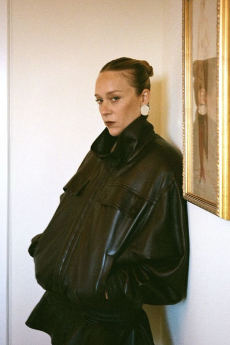 Chloe Sevigny Aesthetic, Chloe Aesthetic, Chloe Sevigny Style, Dark Window, Chloë Sevigny, Influencer Style, Street Style Aesthetic, Chloe Sevigny, Archive Fashion