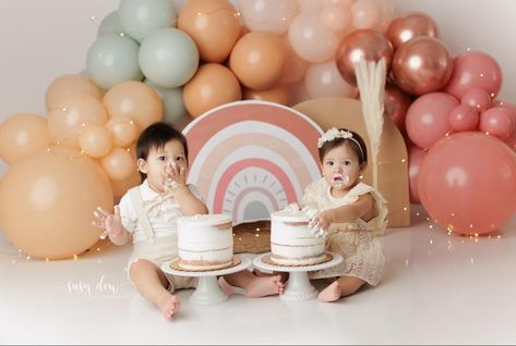 Twins Smash Cake Photoshoot, Twins Cake Smash, Cake Smash Twins, Twin One Year Photoshoot, Rainbow Smash Cakes, Twin Cake Smash, Twin Birthday Cakes, Twins Cake, Boy Girl Twins