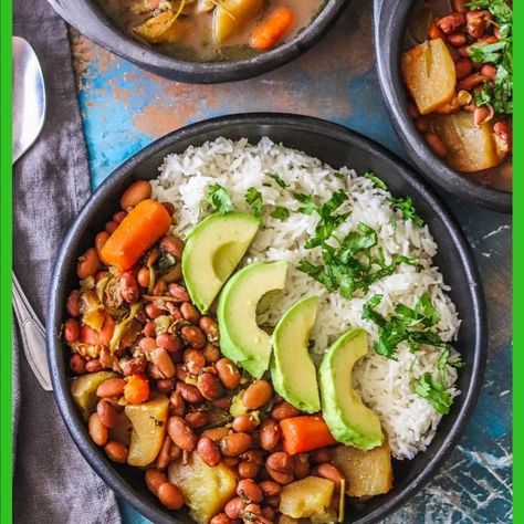 Has anybody else pulled out all the good blankets to stay warm? We have! We're... Colombian Beans, Beans Instant Pot, Pressure Cooker Recipes Healthy, Colombian Style, Instant Pot Recipe, Tasty Meals, Vegan Soup, Slow Cooked, The Chef