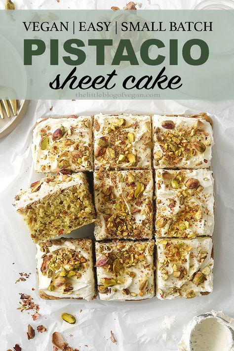 Pistachio cake with cream cheese frosting Best Pistachio Cake, Vegan Pistachio Cake, Lemon Pistachio Cake, Vegan Carrot Cake Recipe, Vegan Pistachio, Pistachio Cake Recipe, Cream Cheese Frosting Easy, Pistachio Dessert, Vanilla Cream Cheese