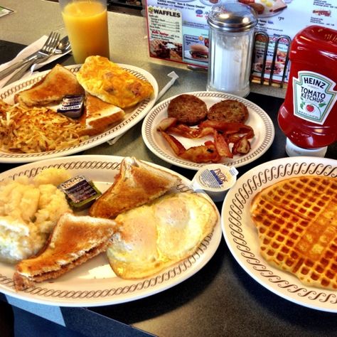 Just a glimpse at a plate from one of the greatest breakfast food chains. Waffle House Menu Prices, Waffle House Food, Waffle House Breakfast, Waffle House Menu, Usa House, Heinz Tomato Ketchup, Food Chains, Breakfast Waffles, Waffle House