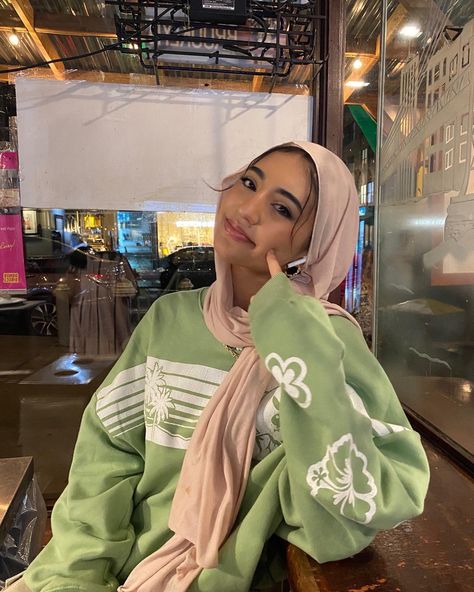 Hijab Styles Without Undercap, Hijab Without Undercap, Girly Hijabi Outfits, Shayla Hijab, Pretty Hijabi, Hijabi Baddie, Cute Hijabi Outfits, Hijab Ideas, Hijabi Fits