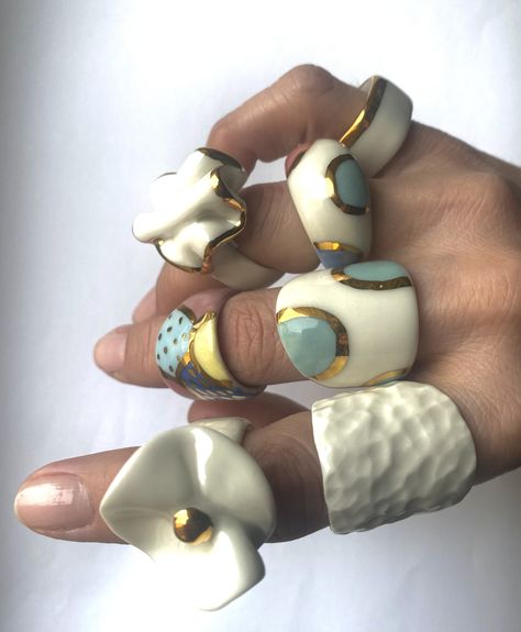 Fimo Ring, Ceramic Jewerly, Handmade Ceramic Jewelry, Fimo Jewelry, Polymer Clay Jewelry Tutorials, Diy Pottery, Ceramics Pottery Art, Porcelain Jewelry, Ceramic Rings