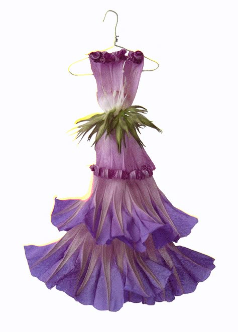 Fashion Designer Creates Horticouture Dresses from Flower Petals and Leaves Flower Petal Dress, Flower Petal Art, Fairy Clothes, Fairy Fashion, Flower Fairies, Deco Floral, Fairy Costume, Floral Fashion, Art Dress