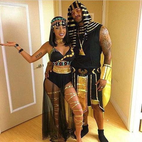 23 Halloween Costume Ideas for Couples | Page 2 of 2 | StayGlam Scary Couples Halloween Costumes, Halloween Costume Couple, Costumes Scary, Costume Couples, Halloween Costumes Diy Couples, Black Halloween Costumes, Unique Couple Halloween Costumes, Funny Couple Halloween Costumes, Scary Kids