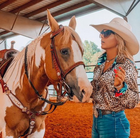 Rodeo Shirts Womens, Barrel Racer Outfit, Barrel Racer Aesthetic, Lainy Wilson, Boujee Western, Barrel Racing Aesthetic, Barrel Racing Outfits, Horse Lifestyle, Ranch Girl