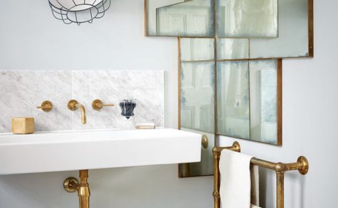 How and why you should incorporate antiqued mirrors in your home... Lavabo D Angle, Diy Bathroom Design, Antique Mirror Glass, Rough Luxe, Modern Hallway, Bad Design, Pink Bathroom, Mirror Tiles, Bathroom Style