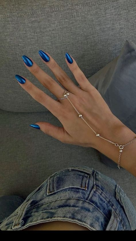 Nails Blue And Green, Dark Blue Chrome Nails, Blue Metallic Nails, Nails Azul, Azul Nails, Chrome Nail Colors, Silver Acrylic Nails, Blue Chrome Nails, Cute Simple Nails