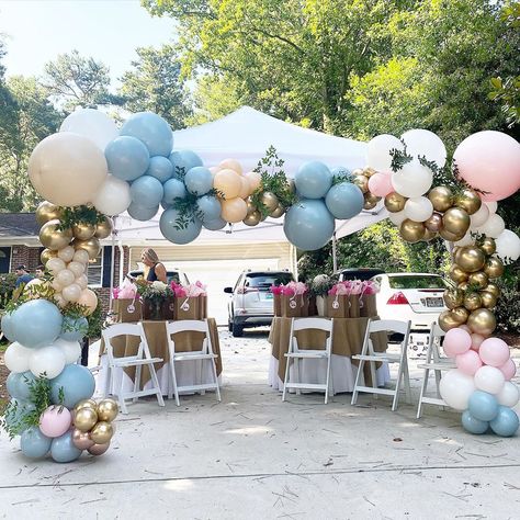 Tent Balloon Decorations, Ballon Decoration, Party Decorating Ideas, Tent Party, Pooh Party, Backyard Reception, Carnival Theme, Events Decor, Balloon Ideas