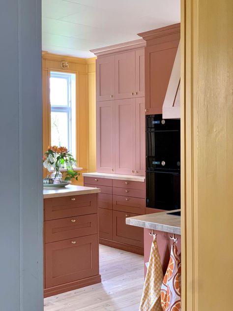 Pink Kitchen Cabinets, Paint Your Cabinets, Colorful Kitchens, Swedish Homes, Dreamy Kitchens, Pink Cabinets, Swedish Home, Kitchen Cost, Fixer Upper Home