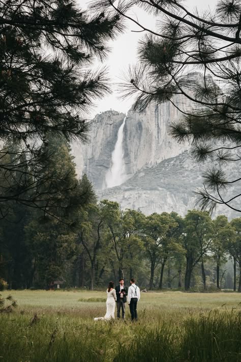 Yosemite Valley Elopement, Cathedral Beach Yosemite Wedding, Yosemite Wedding Flowers, Yosemite National Park Elopement, Yosemite Wedding Elopements, Yosemite Elopement Photography, Yosemite Wedding Photos, Yosemite Pictures, Moto Wedding