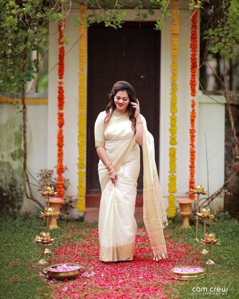 Kerala Piravi, Onam Outfits Ideas, Onam Outfits, Diwali Photography, Kerala Saree, Traditional Outfit, Indian Traditional, Indian Outfit, Saree Styles