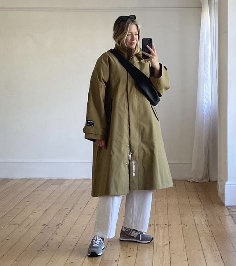 Raincoat Aesthetic Outfit, Copenhagen Style Spring, Alexis Foreman, Caught Out, Outfit Inspiration Women, Cold Outfits, Future Outfit, Copenhagen Style, Europe Fashion