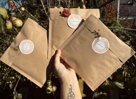 Aesthetic Packaging Ideas For Jewelry, Aesthetic Jewelry Packaging, Pakagin Ideas, Boho Packaging Ideas, Aesthetic Jewellery Packaging, Cottagecore Packaging, Eco Friendly Jewelry Packaging, Sustainable Jewelry Packaging, Eco Packaging Ideas