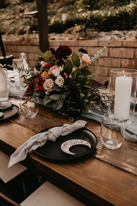 Dark Floral Centerpieces Wedding, Dark Minimalist Wedding, Moody Wedding Aisle Decor, Moody Tuscan Wedding, Moody November Wedding, Moody Cottage Core Wedding, Moody Wedding Stationery, Dark Dreamy Wedding, Celestial Fall Wedding