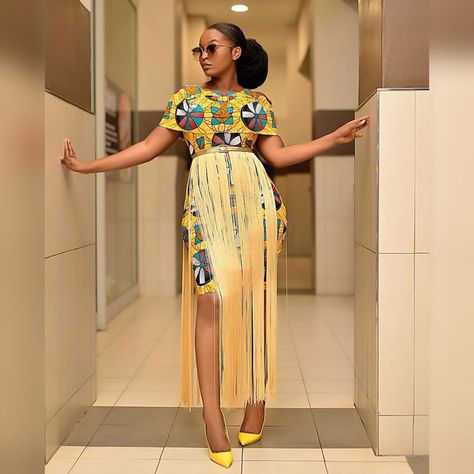 Fashion Africana on Instagram: “Isn't she cute?????” Trendy Ankara Styles, Ankara Short Gown Styles, Ankara Dress Styles, African Print Clothing, Afrikaanse Mode, African Wear Dresses, Gaun Fashion, African Fashion Modern, African Traditional Dresses