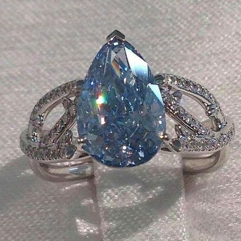 Blue Diamond Ring, Antique Engagement Rings, Pretty Rings, Stunning Jewellery, Pretty Jewellery, Blue Diamond, Unique Rings, Colored Diamonds, Beautiful Rings