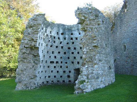 Dovecote (Doocot) in Oxwich Castle Medieval Wales, Tintagel Castle Cornwall, Pigeon House, Castle Coch Wales, Dunvegan Castle, Chicken Bird, Dove Pigeon, Cawdor Castle Scotland, Medieval World