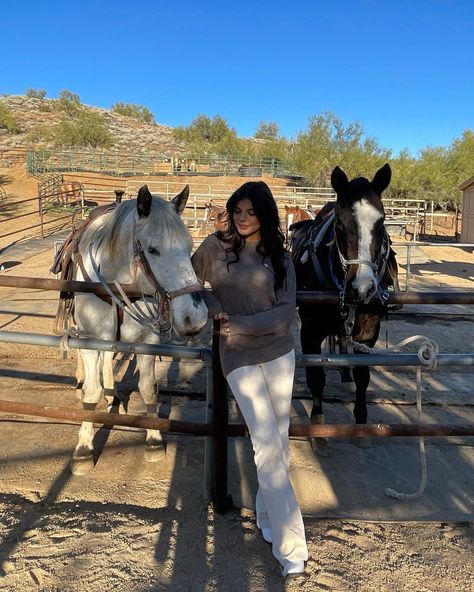 Chesnut Springs, Summer Hamilton, Steph Bohrer, Elizabeth Young, Country Girl Style, Ranch Life, Brunette Girl, Horse Girl, Book Inspiration