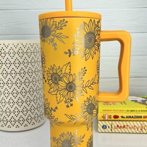 Laser Engraved Tumblers Ideas, Remove Bleach Stains, Simple Modern Tumbler, Trendy Water Bottles, Stanley Cups, Engraved Tumbler, Diy Cups, Custom Cups, Store Ideas