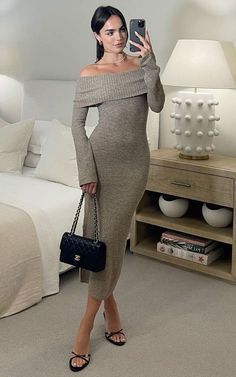 Bodycon Dress For Winter, Off Shoulder Dress Winter, Long Brown Dress Outfit Casual, Long Wool Dress Outfit, Bodycon Winter Dress Outfit, Long Winter Dress Outfit, Long Knitted Dress Outfit, Long Bodycon Dress Outfit Winter, Winter Dress Outfit Casual