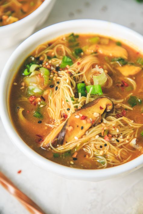 Miso Noodle Soup, Miso Soup Recipe, Samosa Chaat, Rice Noodle Soups, Tandoori Masala, Rice Noodle, Asian Soup, Noodle Soup Recipes, Miso Soup